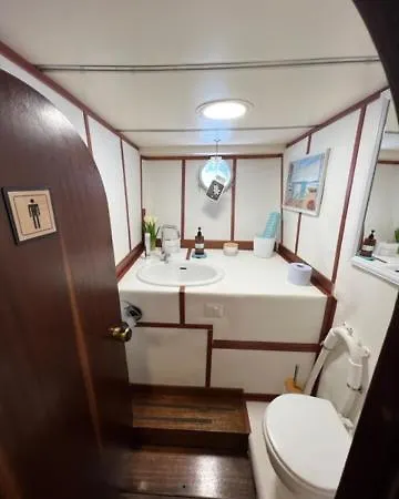 Boat & Breakfast Alicudi Oda ve Kahvaltı