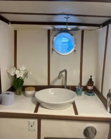 Oda ve Kahvaltı Boat & Breakfast Alicudi *