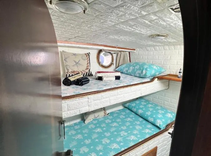 ベッド・アンド・ブレックファスト Boat & Breakfast Alicudi