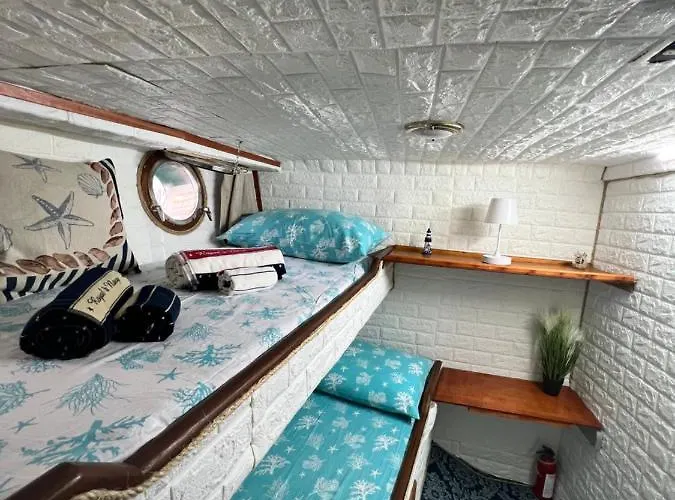 Boat & Breakfast Alicudi Panzió *