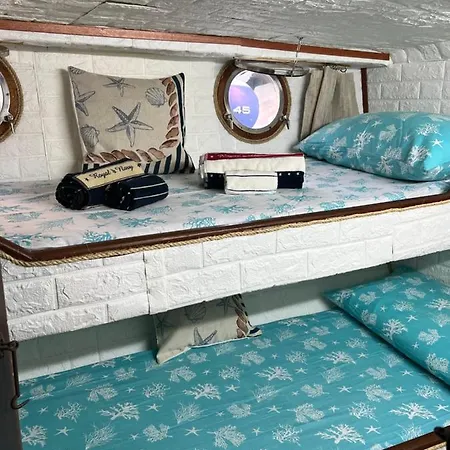 Bed & Breakfast Boat & Breakfast Alicudi