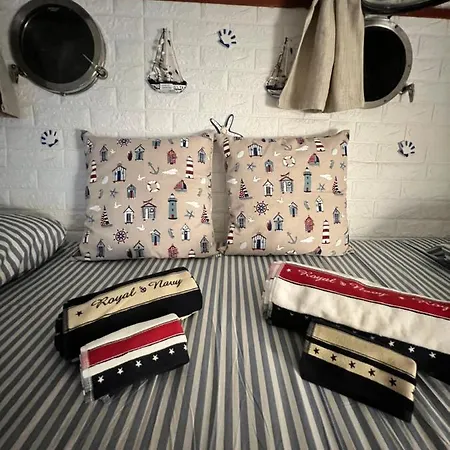 Boat & Breakfast Alicudi 阿尔盖罗