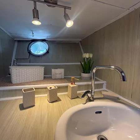 Bed & Breakfast Boat & Breakfast Alicudi *